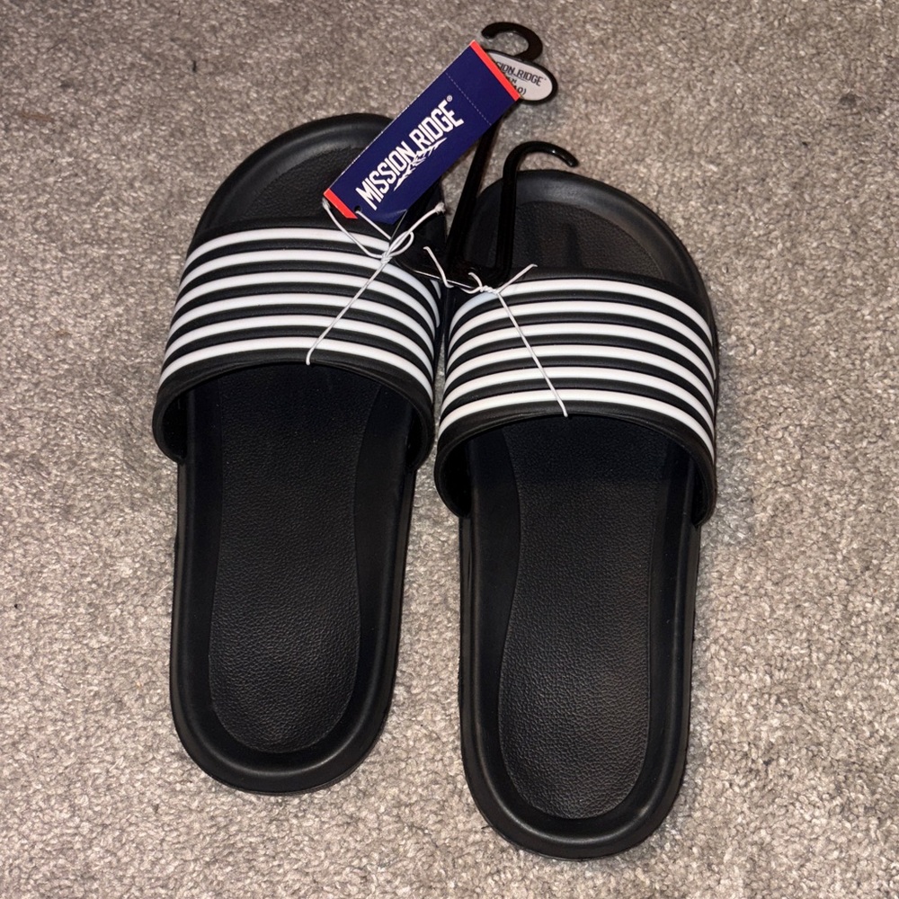 New Mission Ridge Black and White Striped Sandals boy L 2/3 slip on
